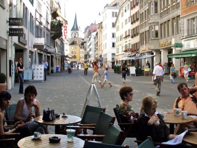 Pedestrian Area Close To Bahnhofstrasse 취리히 외부 사진