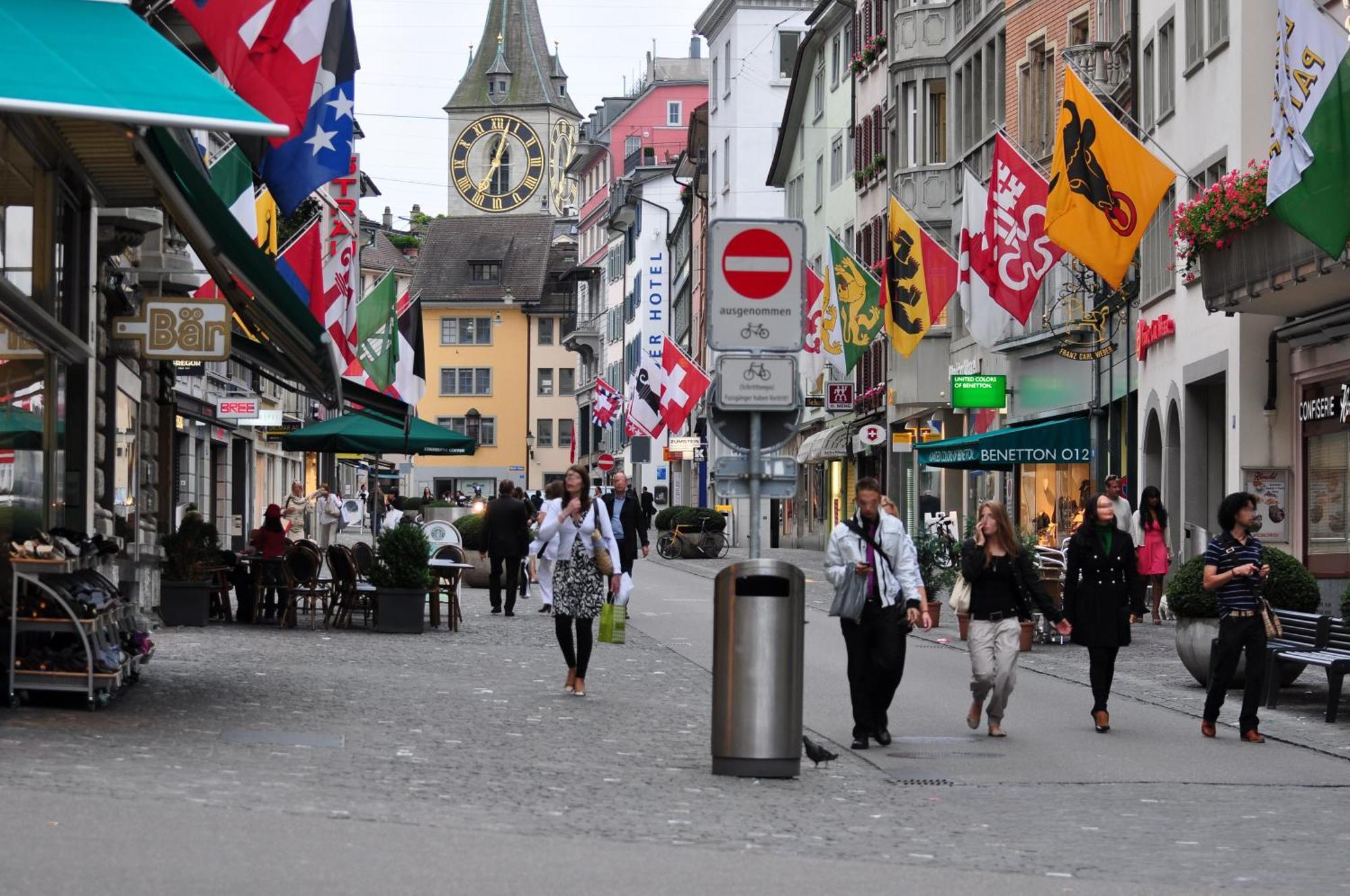 Pedestrian Area Close To Bahnhofstrasse 취리히 외부 사진